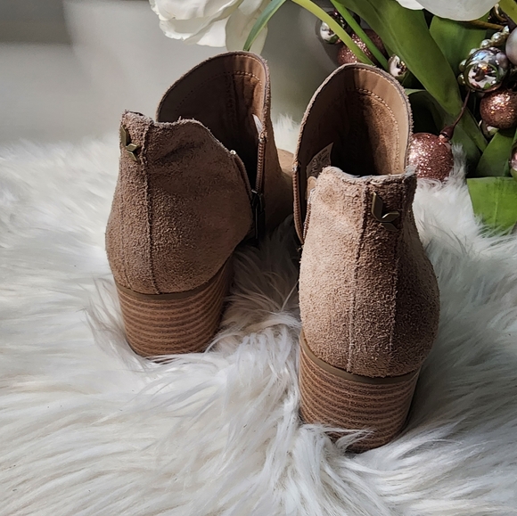 Koolaburra By UGG Women's Beige Boots new - Picture 6 of 10